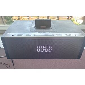 Sharper Image ESI-B622 Digital Alarm Clock Radio 30-Pin Dock USB AUX Black